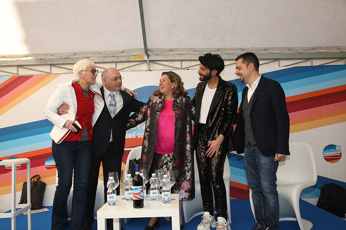 Festival della TV e dei Nuovi Media 2019_235.jpg - Real Time, la Tv delle meraviglie Un  racconto di storie e persone reali con contenuti attuali e uno stile innovativo in costante evoluzione,  ci porta con i suoi protagonisti nel mondo meraviglioso di due programmi divenuti ormai cult:  “Il Castello delle cerimonie” e “Il Salone delle Meraviglie”.Federico Lauri, Imma Polese, Gesualdo Vercio con Alessandra Comazzi.